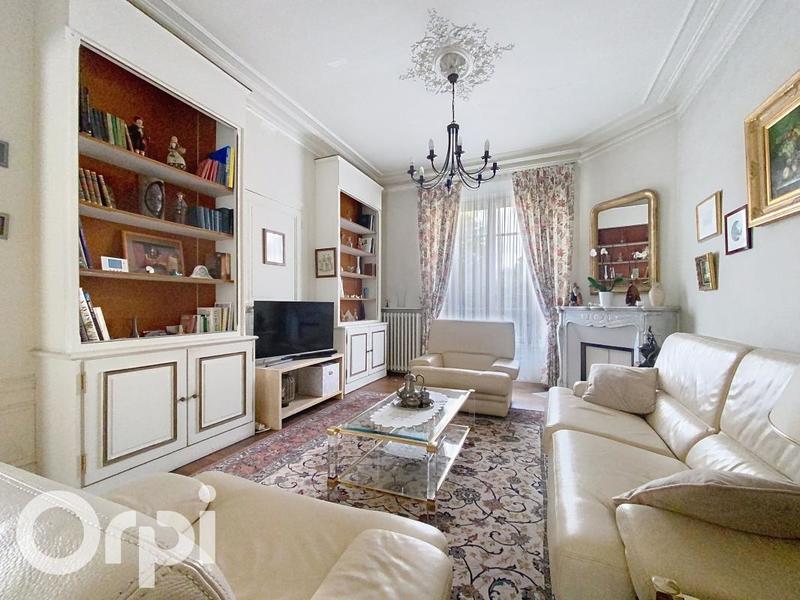 Maison - 176 m² - 9 pièces