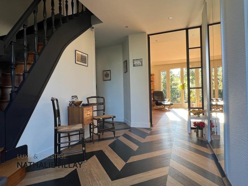 Maison - 243 m² - 7 pièces