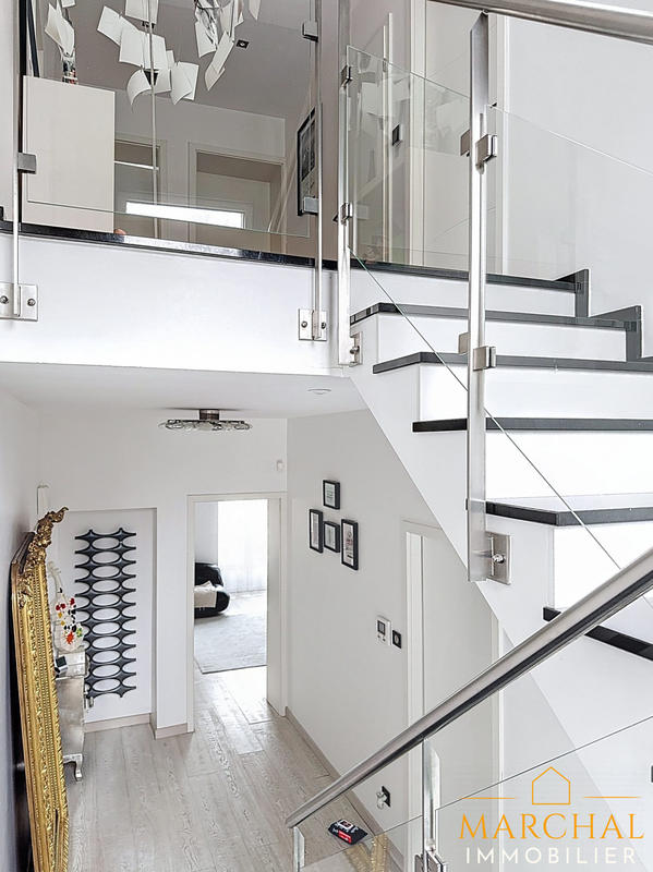 Maison - 270 m² - 12 pièces