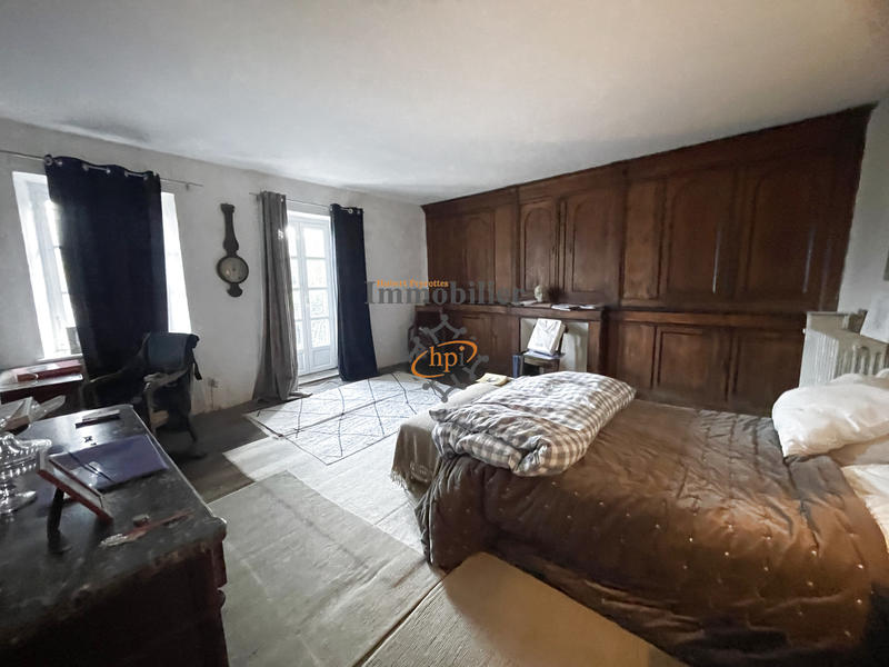 Propriété - 305 m² - 11 pièces