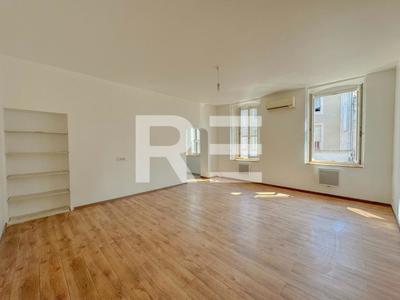 Appartement - 102 m² - 4 pièces