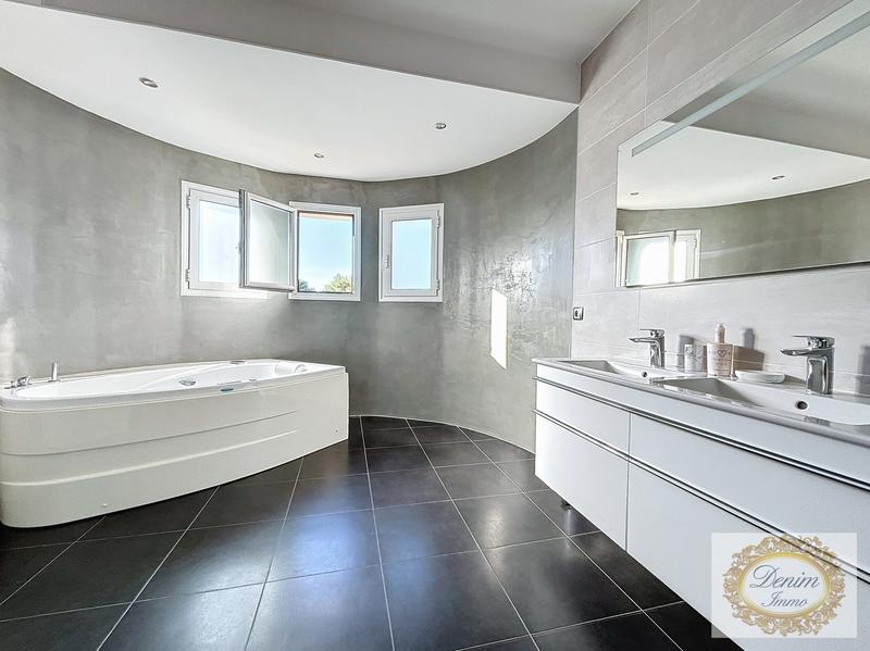 Villa - 180 m² - 6 pièces