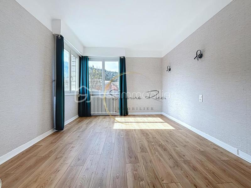 Pavillon - 130 m² - 6 pièces