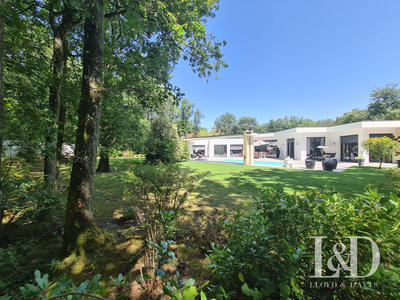 Maison - 433 m² - 12 pièces