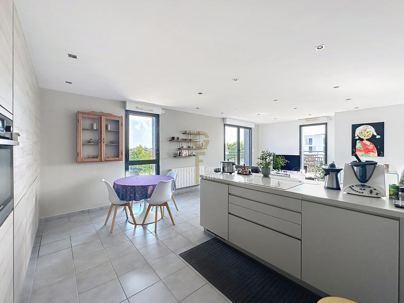 Appartement - 90 m² - 3 pièces