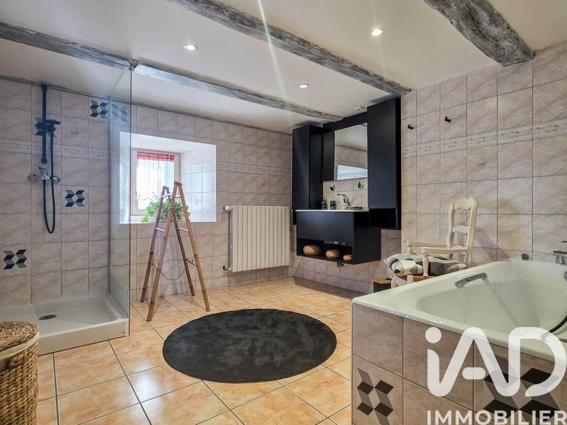 Maison - 225 m² - 9 pièces