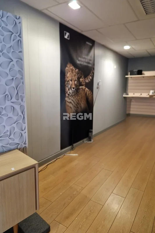 Local commercial - 182 m²