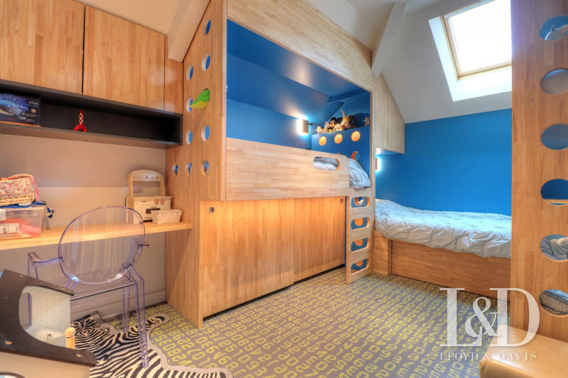 Maison - 321 m² - 10 pièces