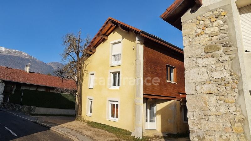 Maison - 340 m² - 16 pièces
