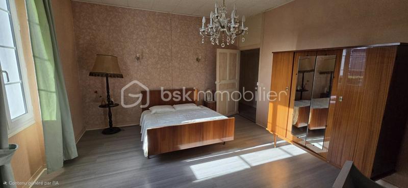 Maison ancienne - 222 m² - 8 pièces