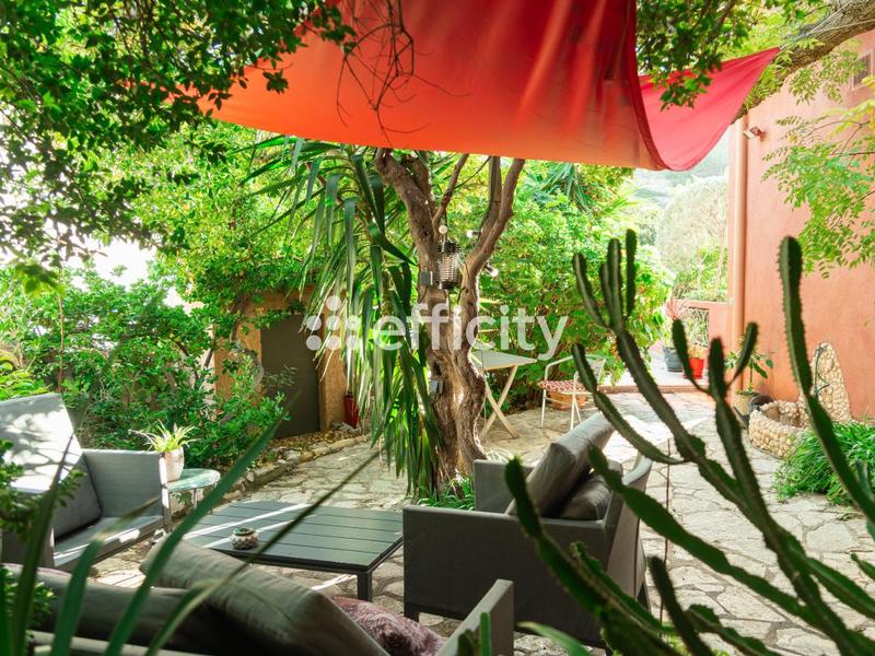 Maison - 236 m² - 6 pièces