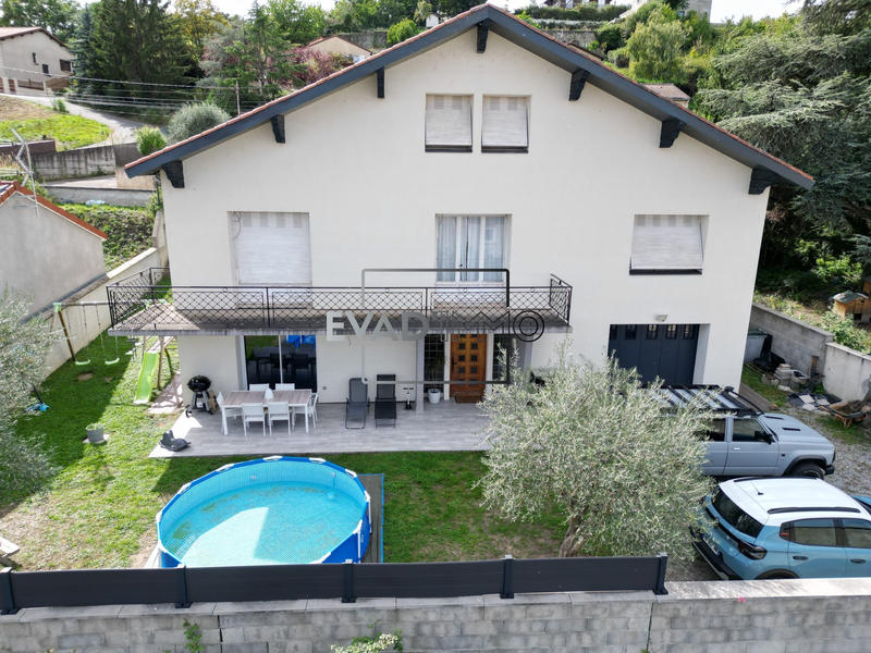 Maison - 257 m² - 8 pièces