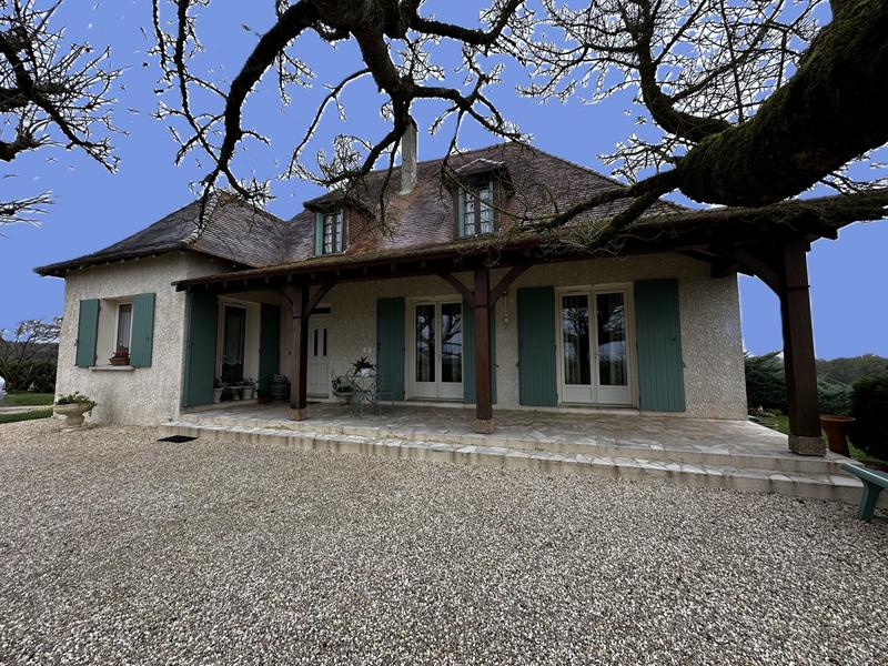 Maison traditionnelle - 154 m² - 6 pièces