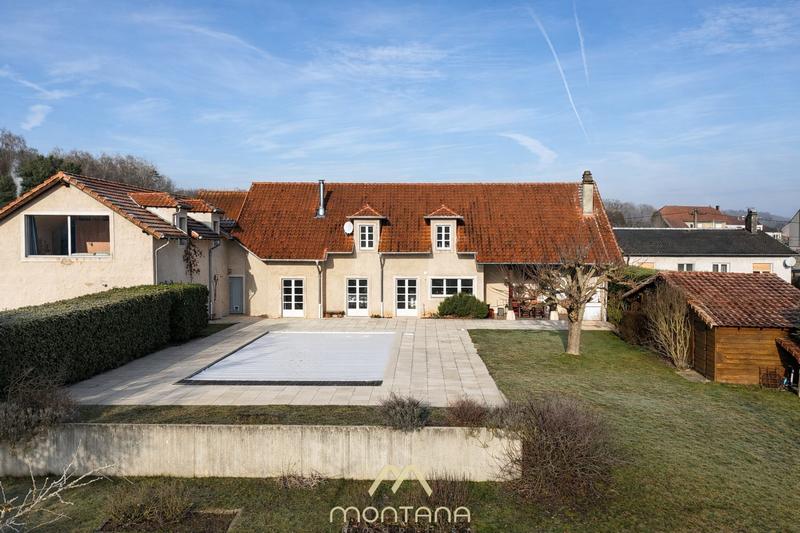 Maison - 310 m² - 8 pièces