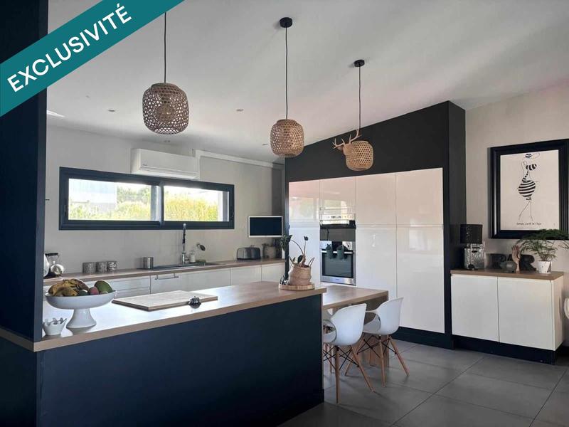 Maison - 220 m² - 9 pièces