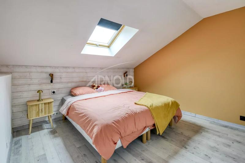 Maison - 220 m² - 9 pièces