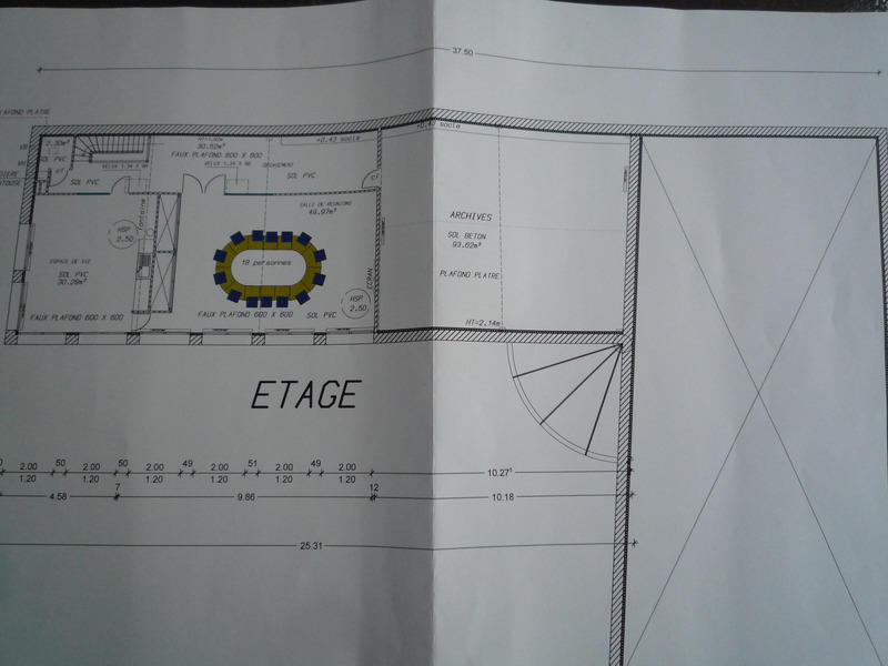 Local d'activité / Entrepôt - 672 m² - 25 pièces