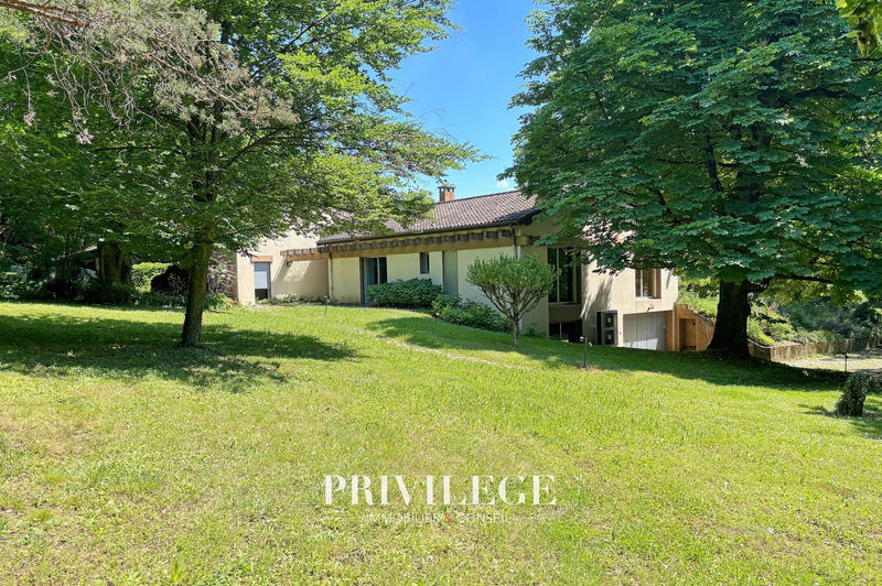 Maison - 250 m² - 7 pièces