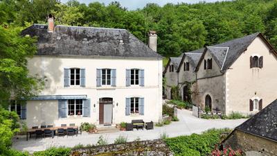 Maison - 470 m² - 20 pièces