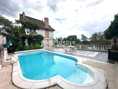 Maison - 220 m² - 7 pièces