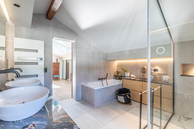 Maison - 207 m² - 8 pièces