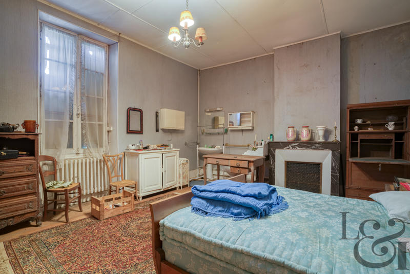 Maison - 250 m² - 9 pièces