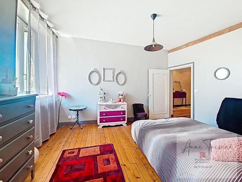 Maison - 245 m² - 7 pièces