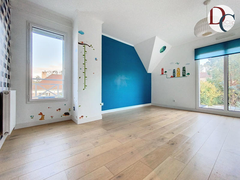 Maison - 203 m² - 8 pièces