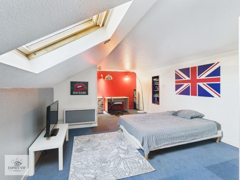 Maison - 180 m² - 8 pièces