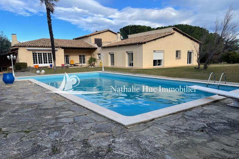 Maison - 280 m² - 8 pièces