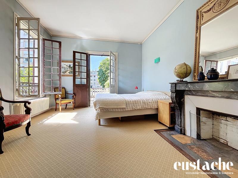 Maison ancienne - 194 m² - 7 pièces