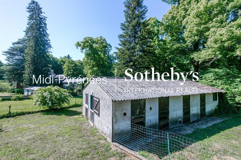 Manoir - 1 000 m² - 28 pièces