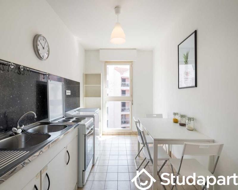 Chambre - 100 m² - 1 pièce