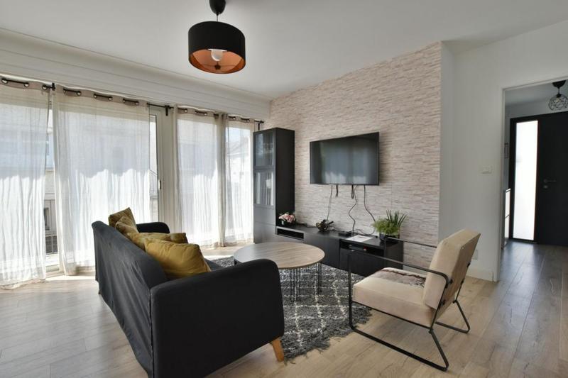 Maison - 182 m² - 10 pièces