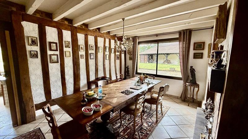 Maison - 245 m² - 9 pièces