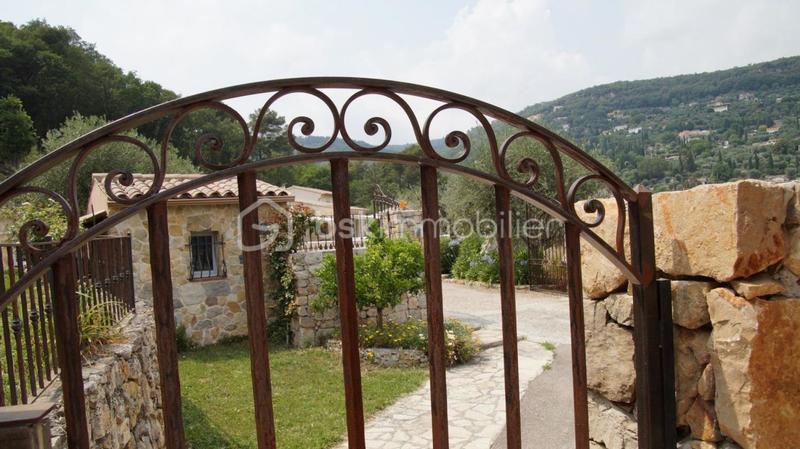 Propriété - 240 m² - 6 pièces