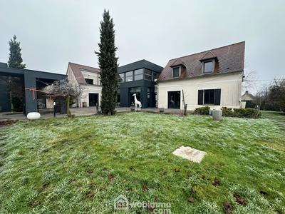 Maison - 730 m² - 10 pièces