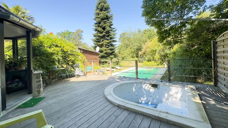 Maison - 193 m² - 8 pièces