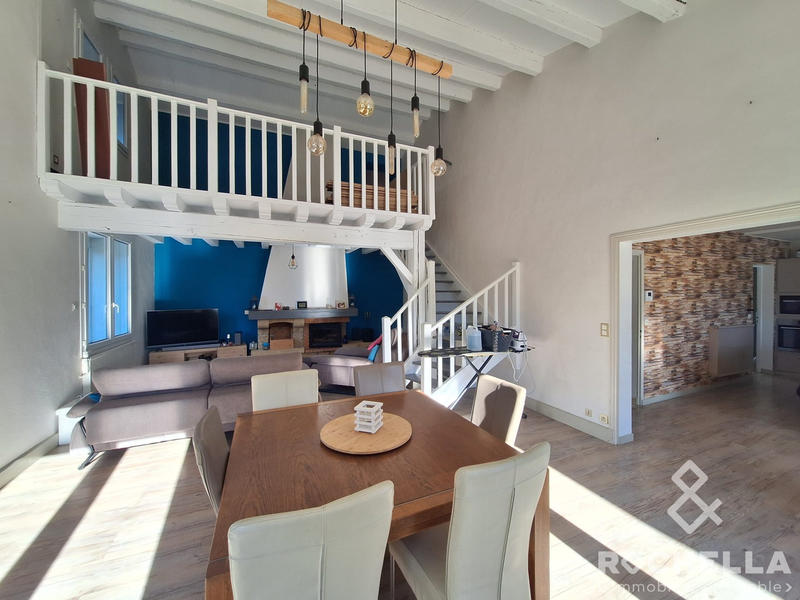 Maison traditionnelle - 198 m² - 7 pièces