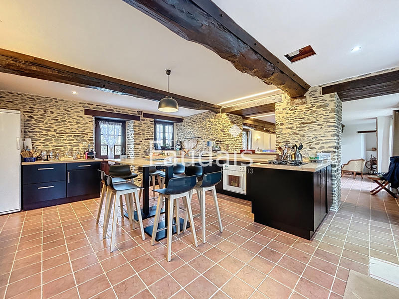 Maison - 164 m² - 6 pièces