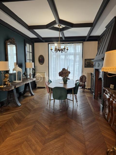 Maison - 276 m² - 8 pièces