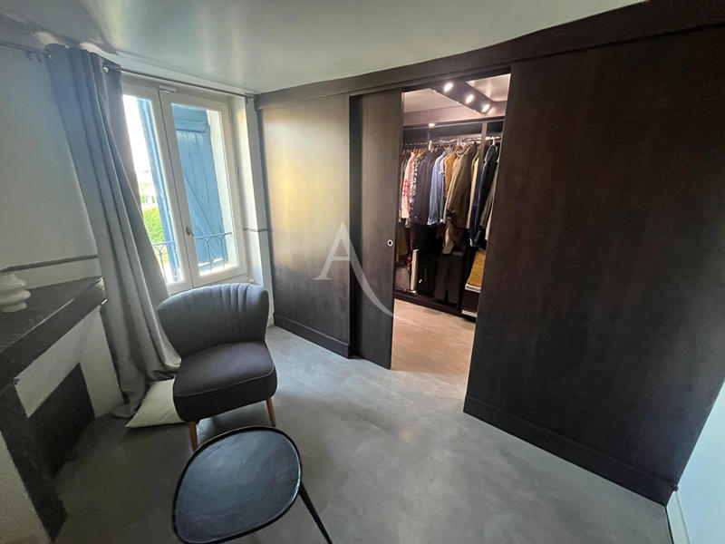 Maison - 304 m² - 6 pièces