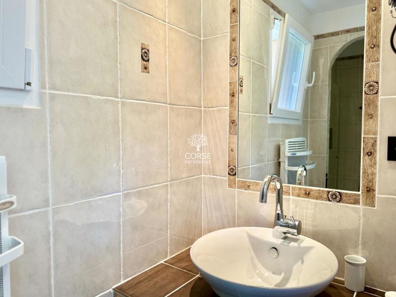 Propriété - 242 m² - 7 pièces