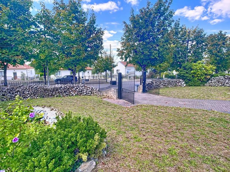 Maison - 198 m² - 8 pièces