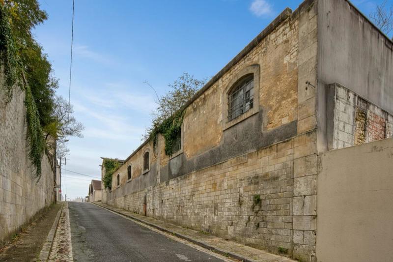 Maison - 900 m² - 1 pièce