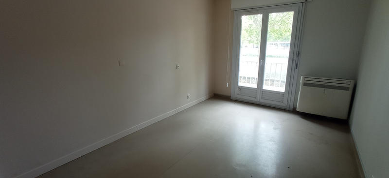 Local d'activité / Entrepôt - 90 m² - 4 pièces