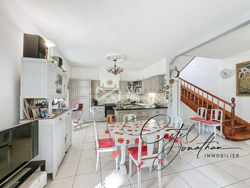 Maison - 460 m² - 8 pièces