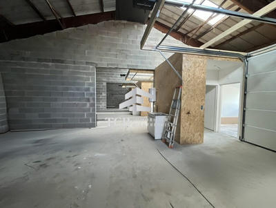 Local d'activités - 282 m²