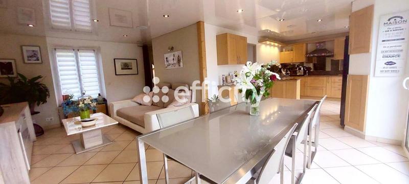 Maison - 213 m² - 9 pièces