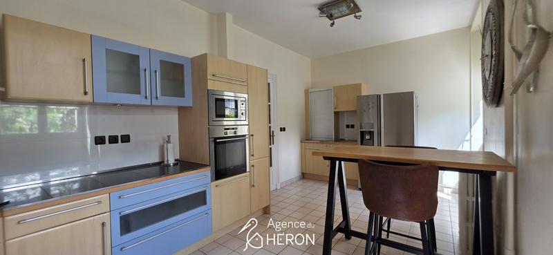 Maison - 240 m² - 9 pièces